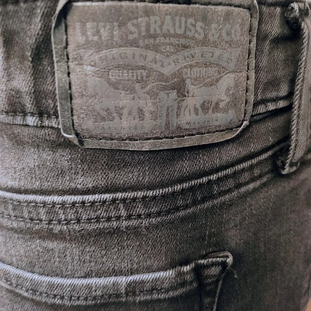 Levi's 711 Skinny Jeans, Size 33, Gently Used - Picture 3 of 6